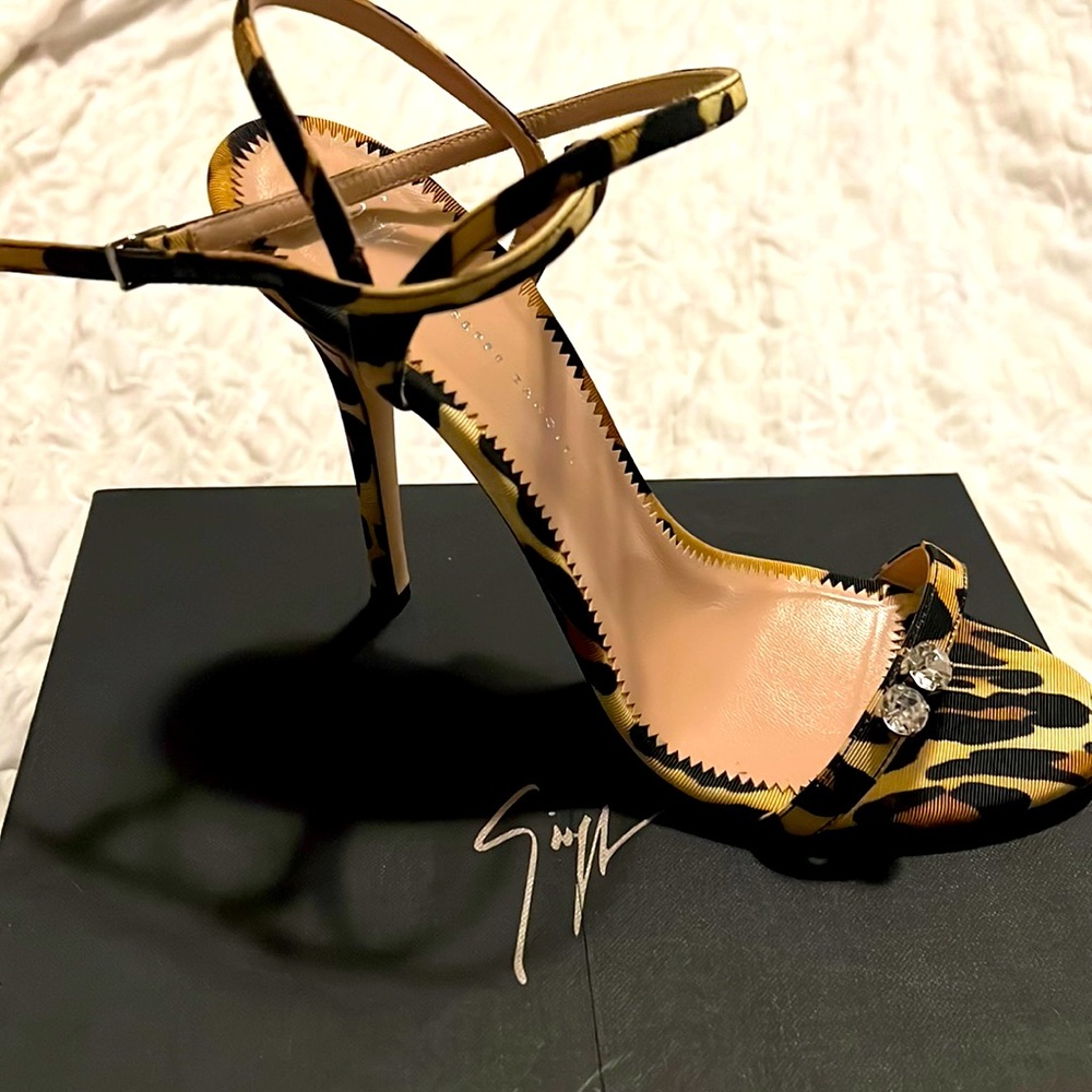 Brand new pair of ladies Giuseppe Zanotti heels